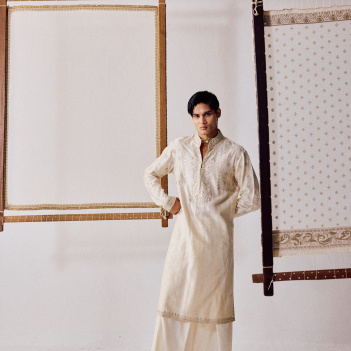 Taabir – Dream in Ivory