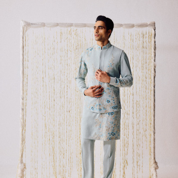 Neervaan – Tranquility in Thread